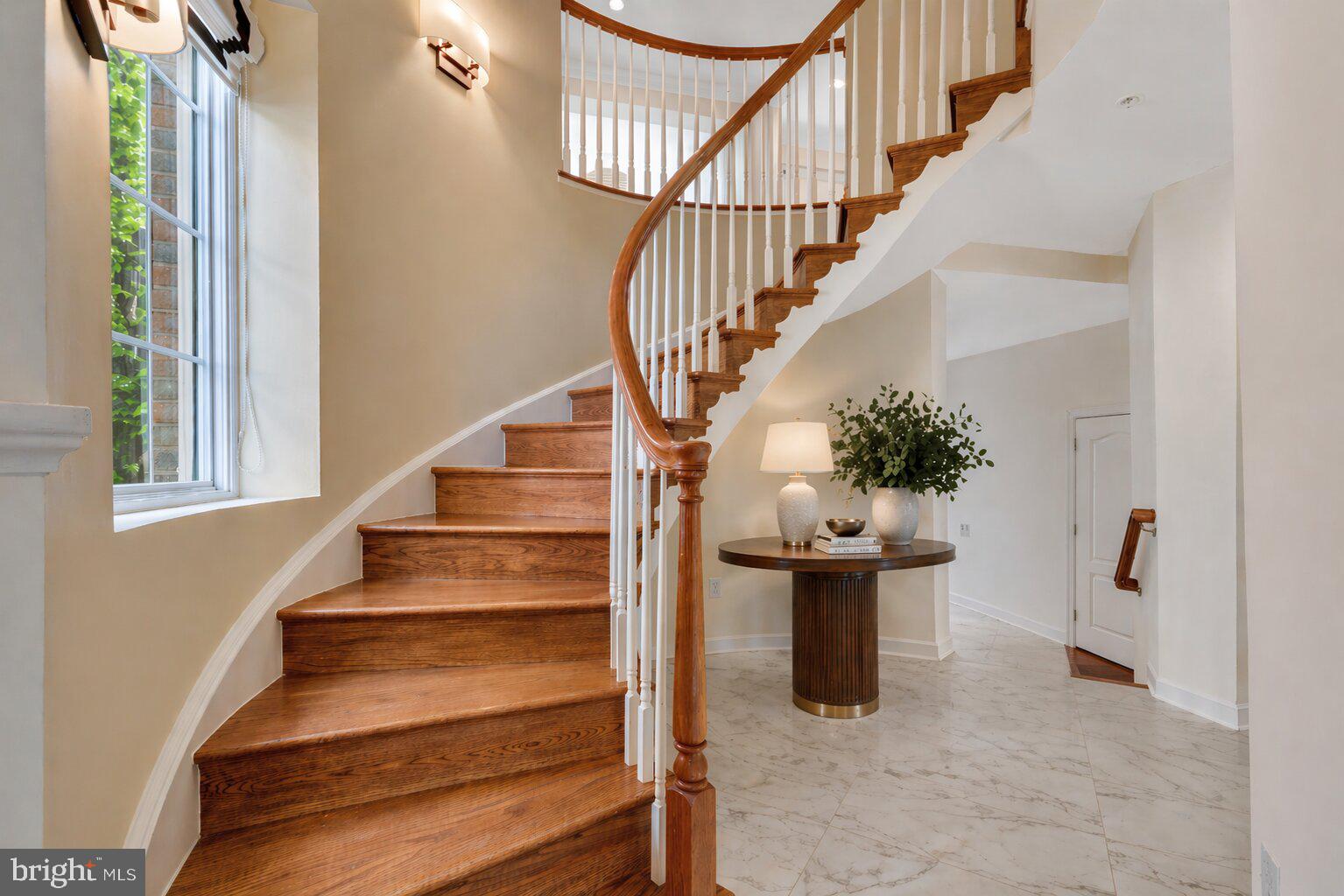 MCLEAN PLACE - Residential