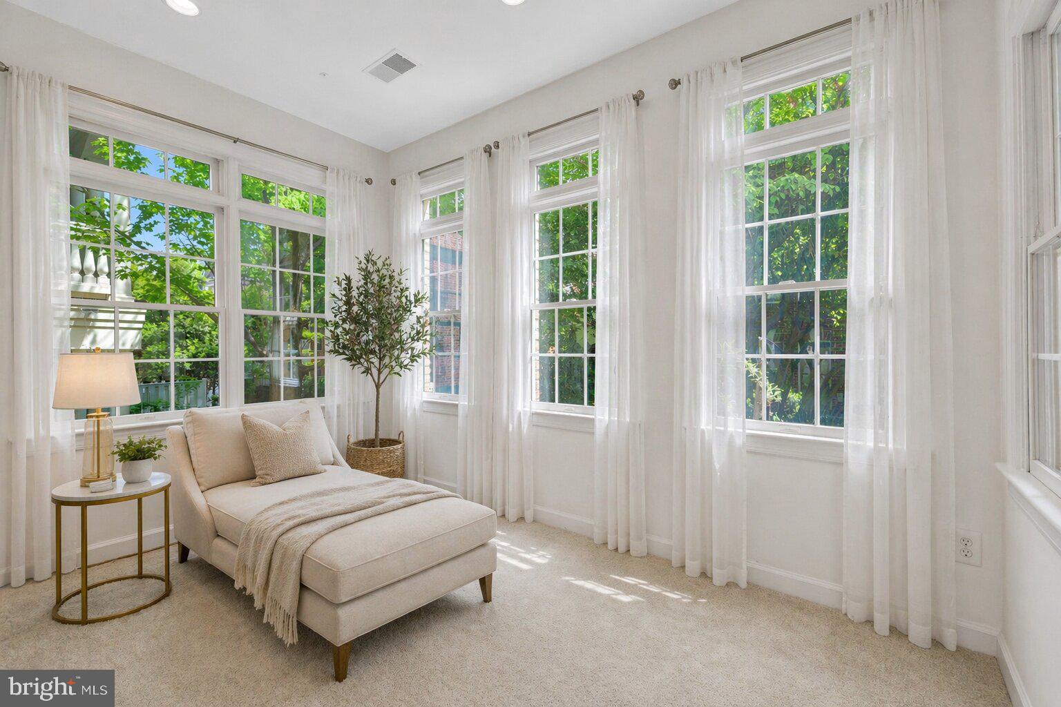 MCLEAN PLACE - Residential