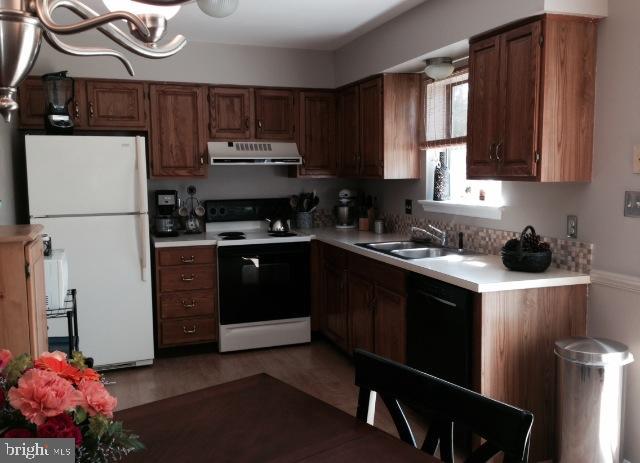 EASTWOOD MEADOWS - Residential