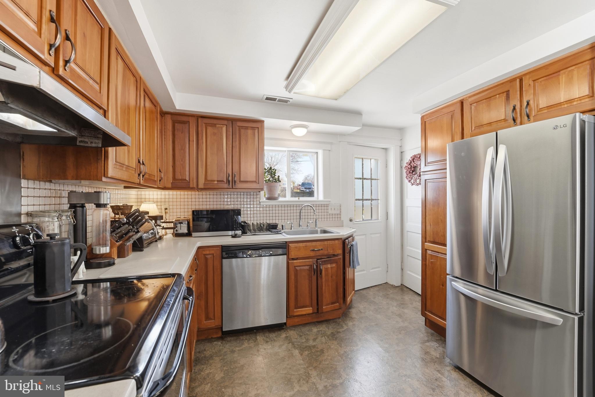 2200 POPLAR ROAD