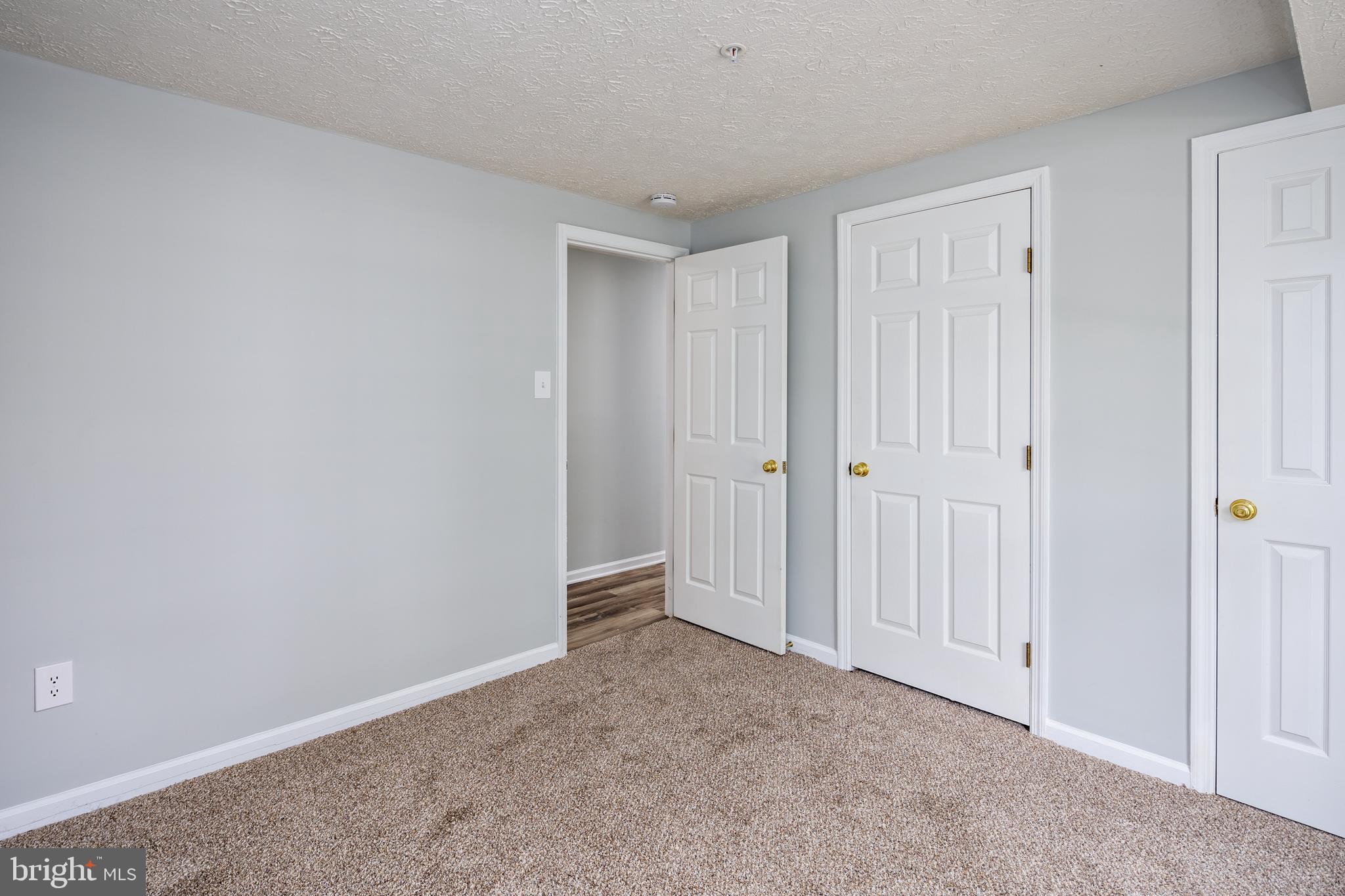 WOODBRIDGE CENTER - Residential