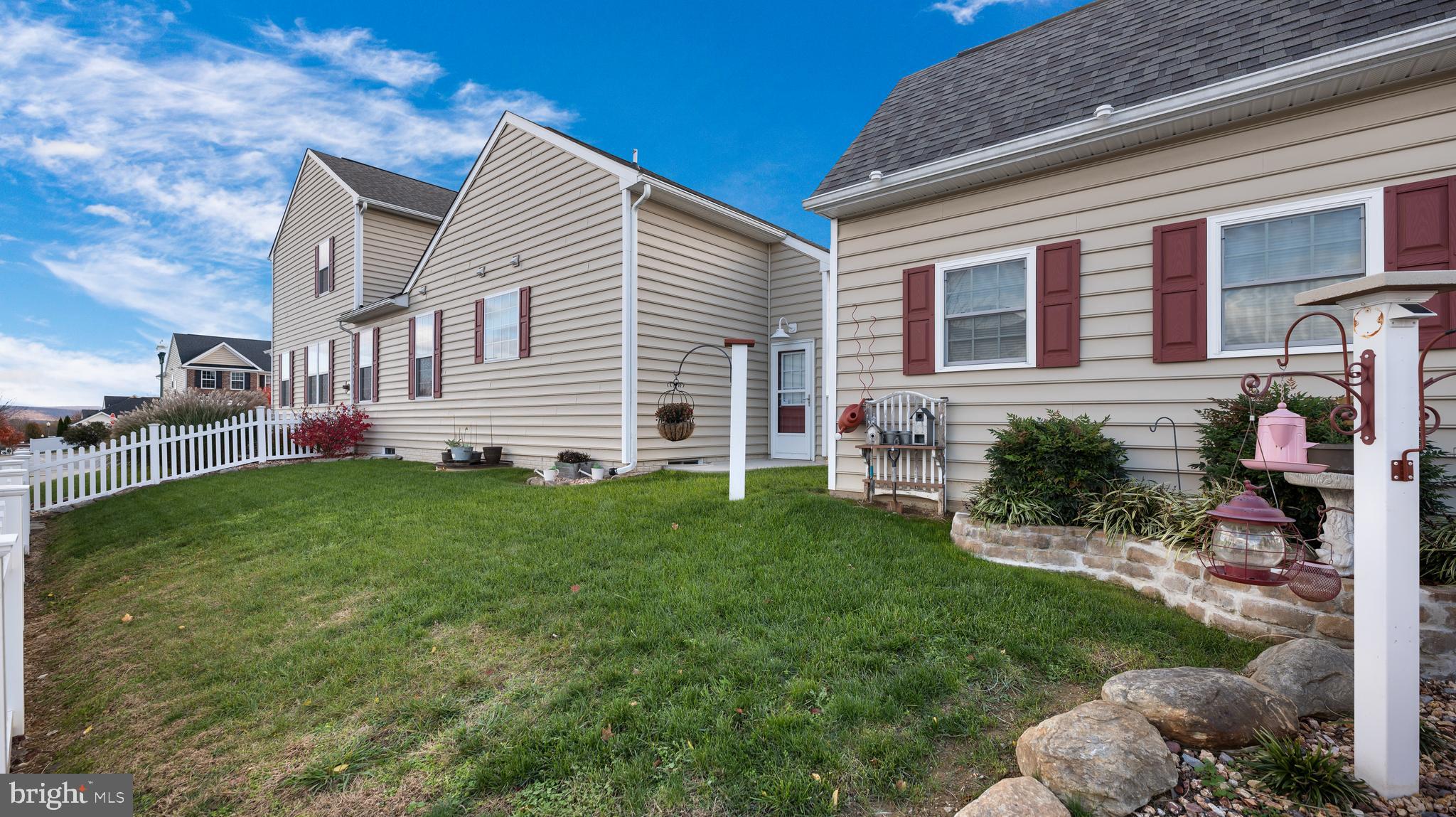 LAKELAND PLACE - Residential