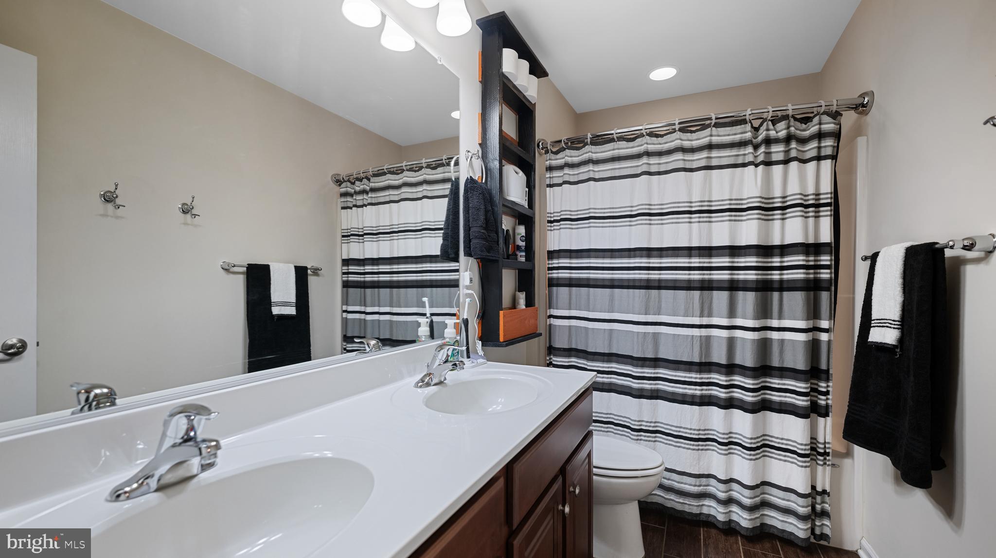 LAKELAND PLACE - Residential