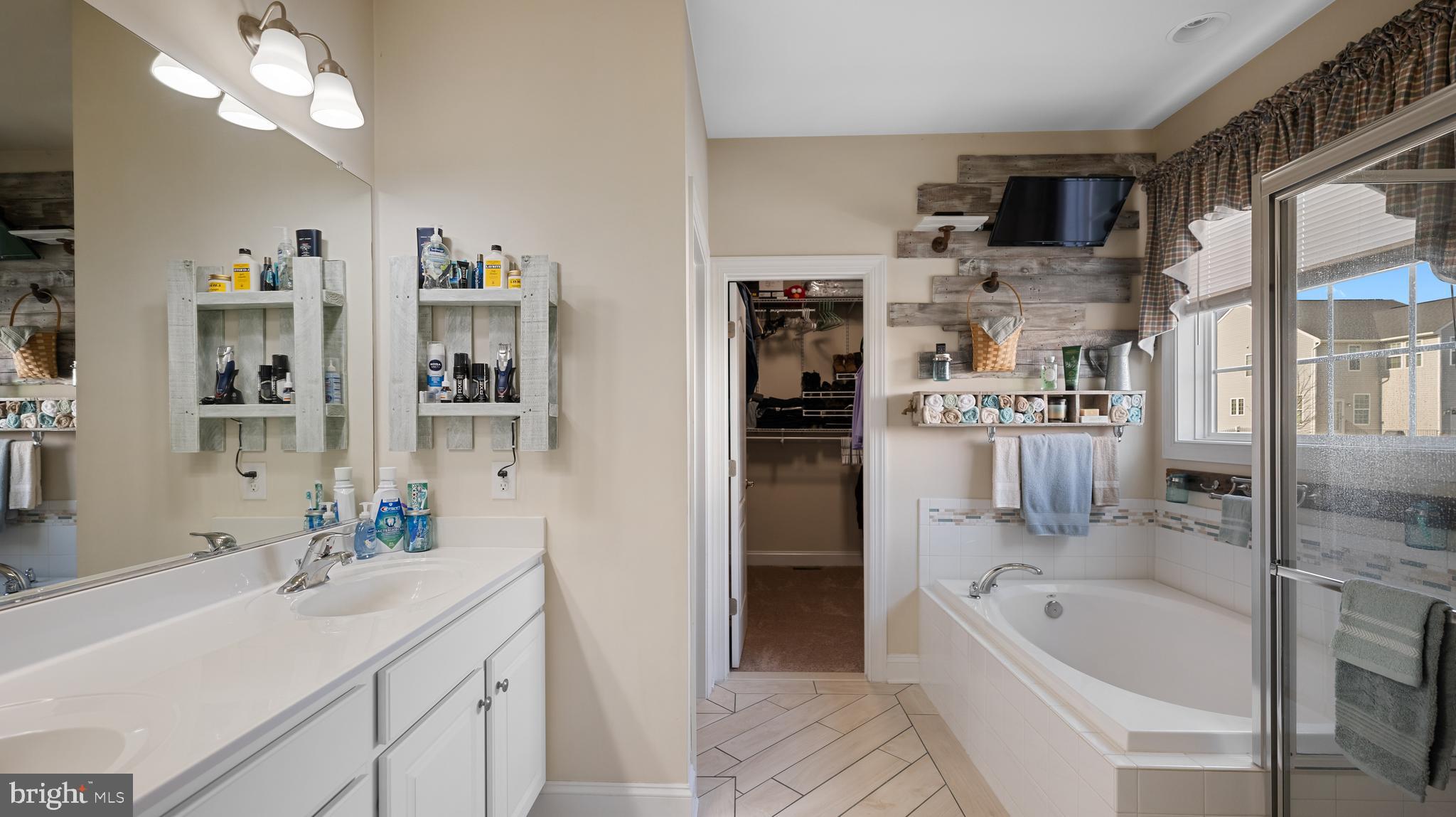 LAKELAND PLACE - Residential