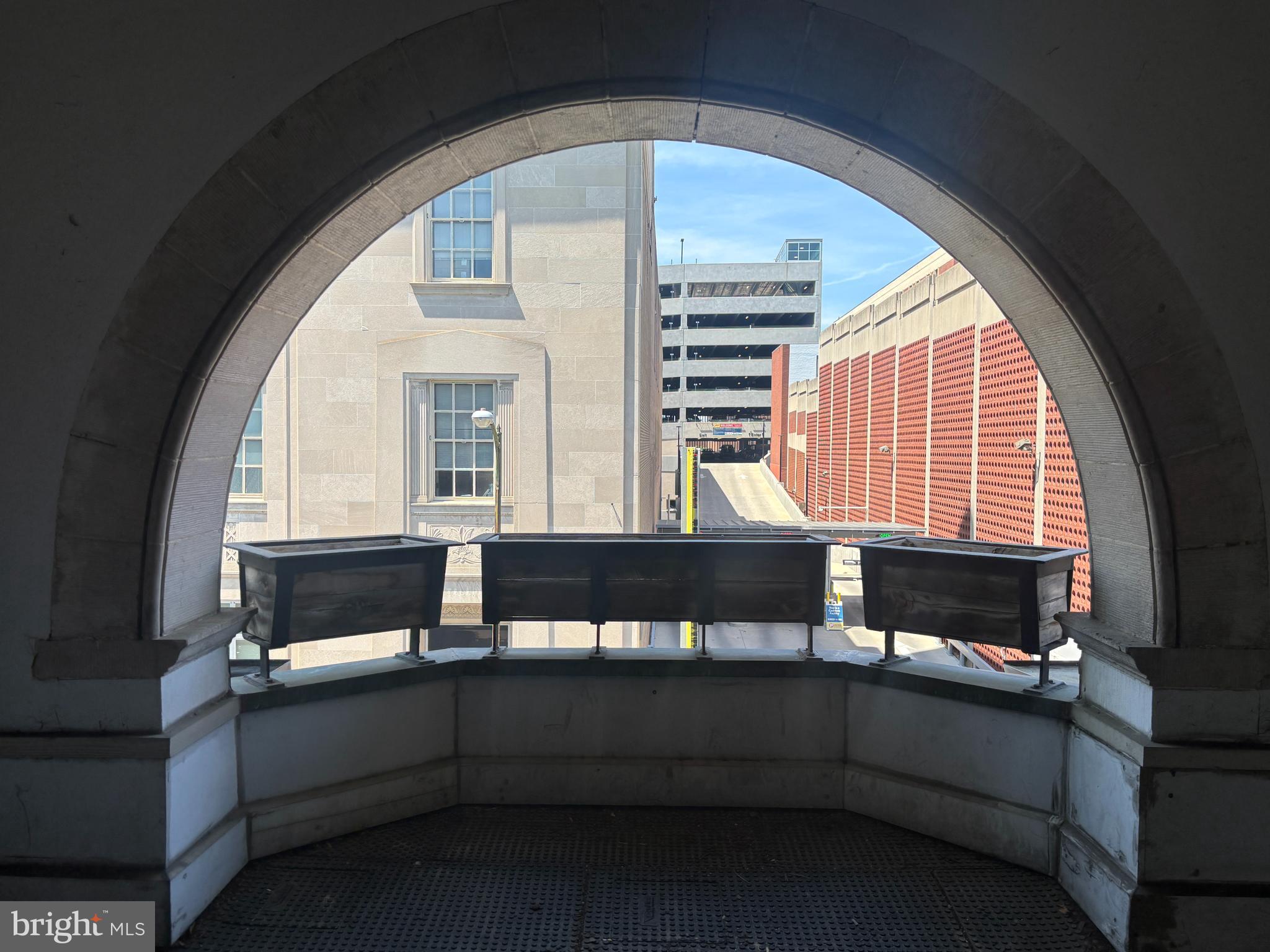 LANCASTER - Commercial Lease