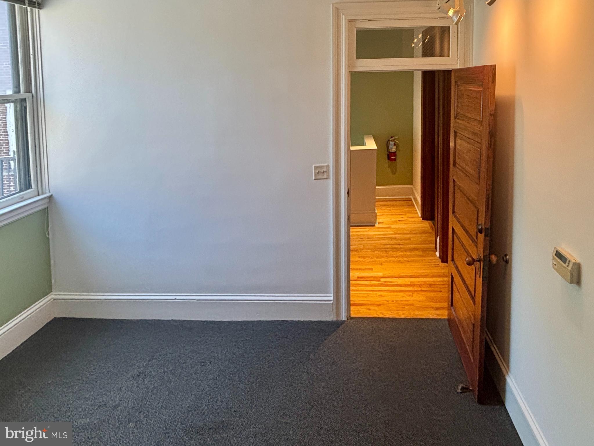 LANCASTER - Commercial Lease