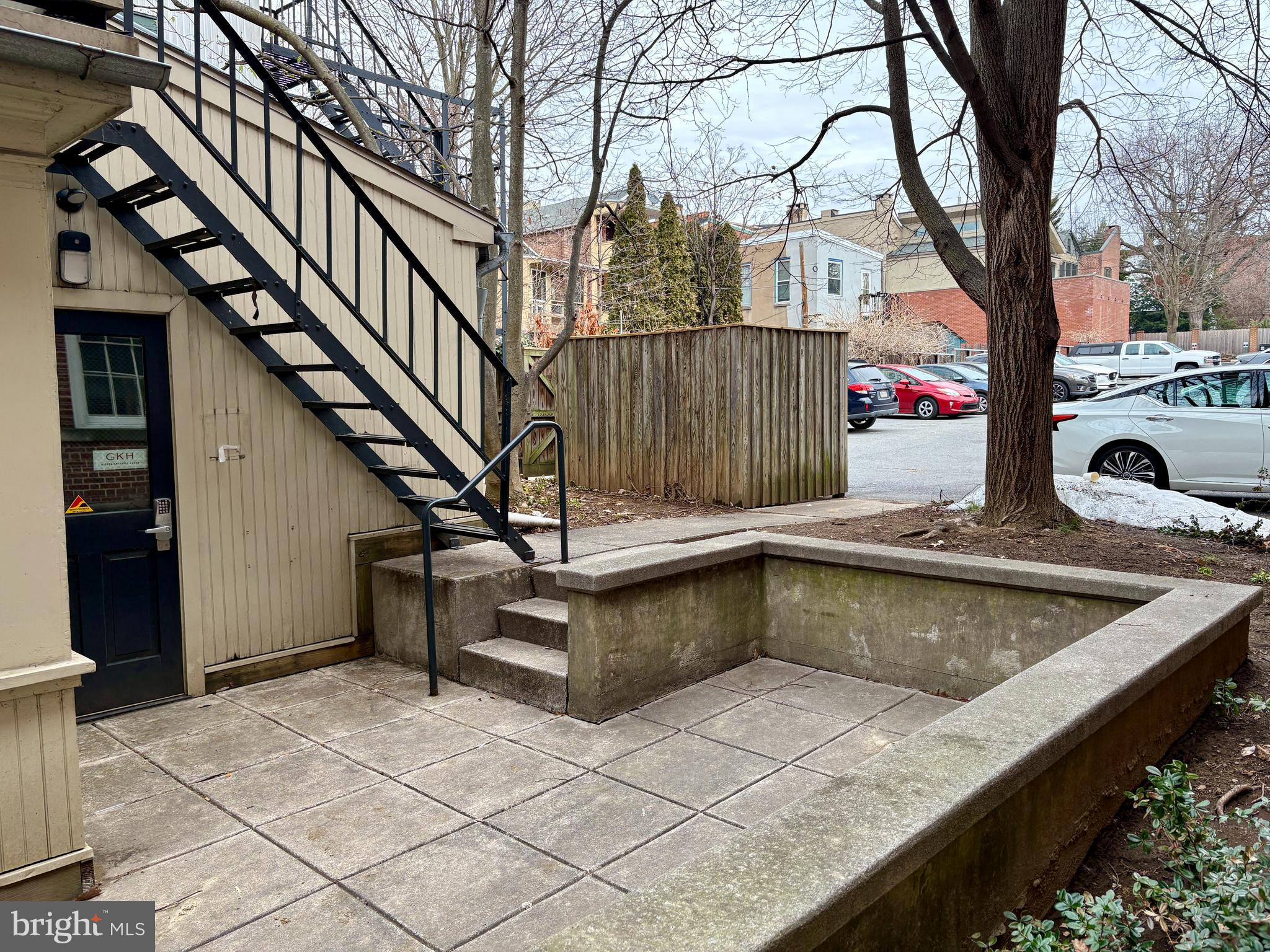 LANCASTER - Commercial Lease