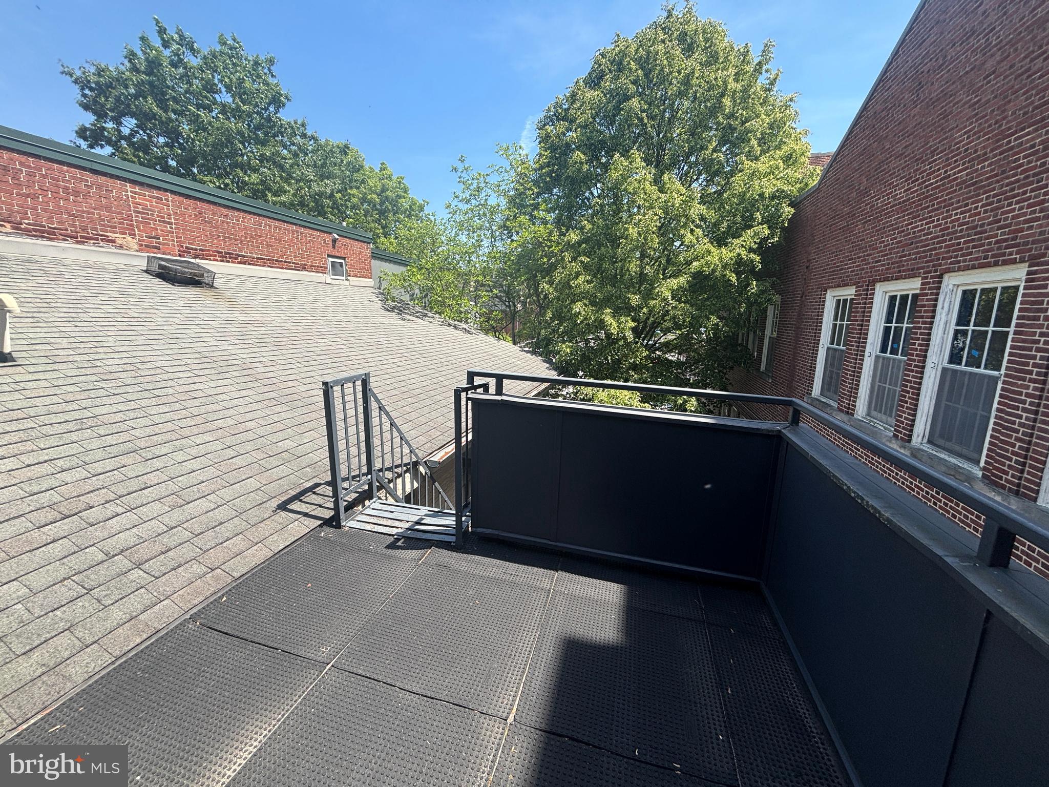 LANCASTER - Commercial Lease