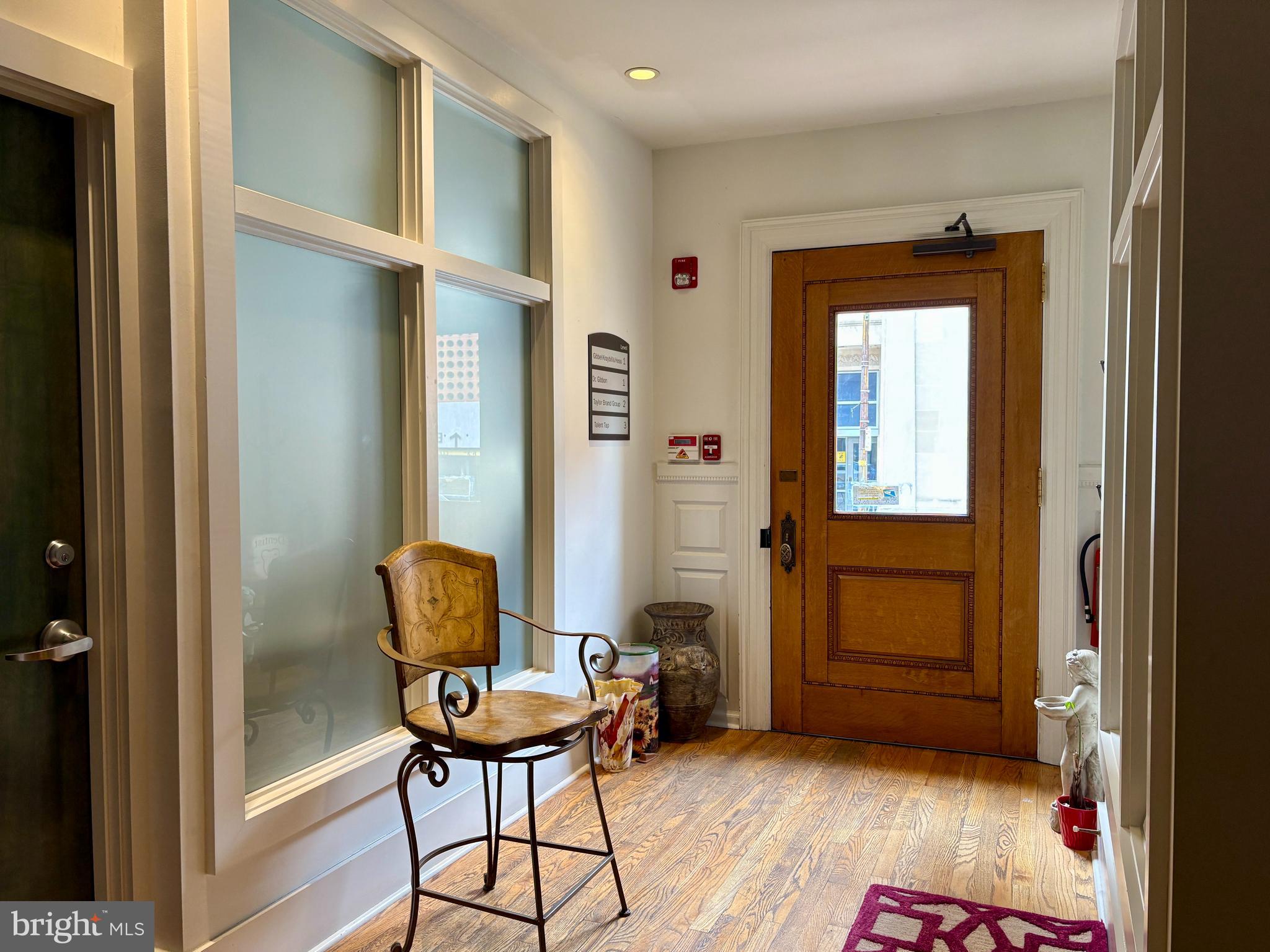 LANCASTER - Commercial Lease