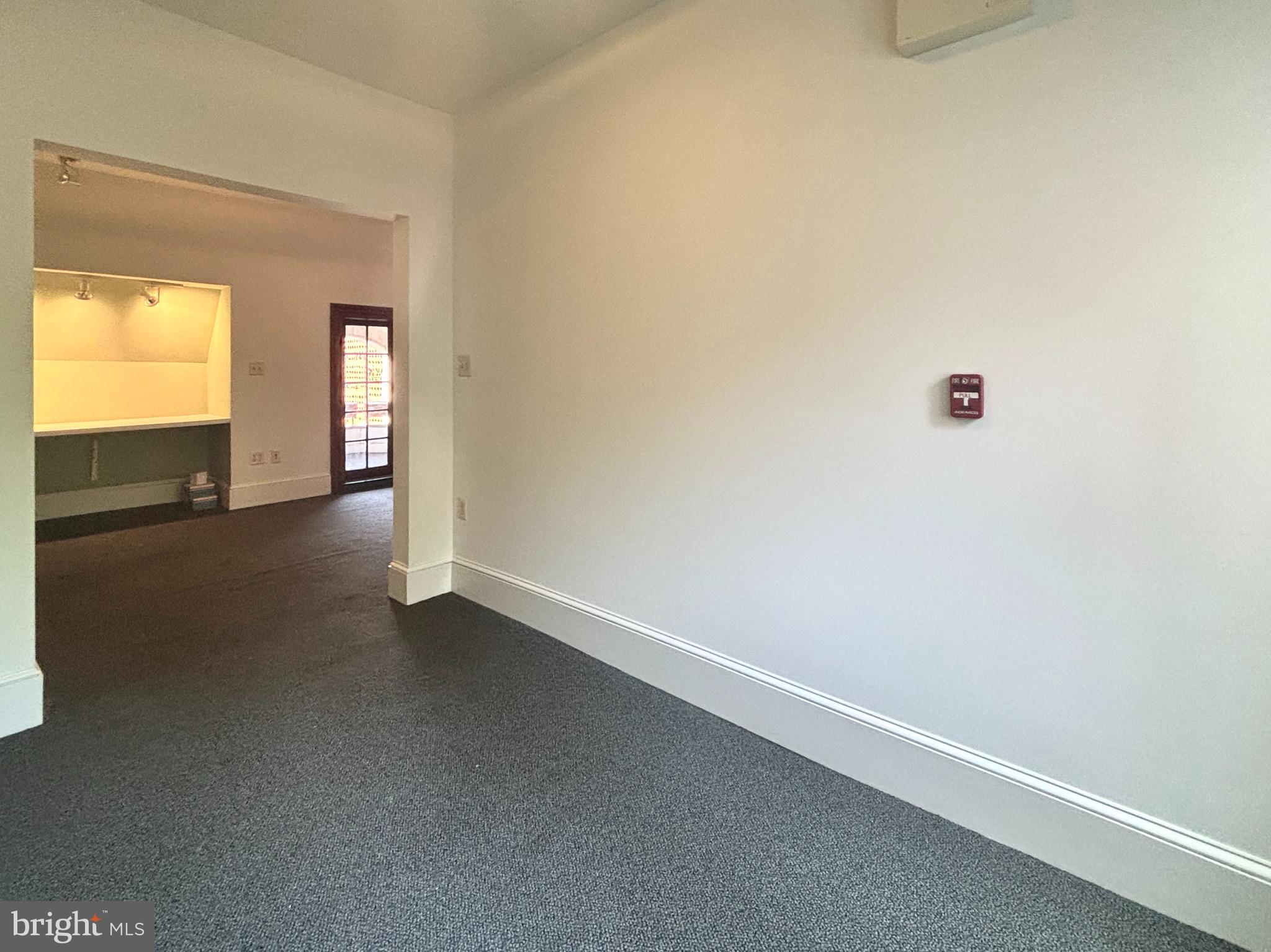 LANCASTER - Commercial Lease