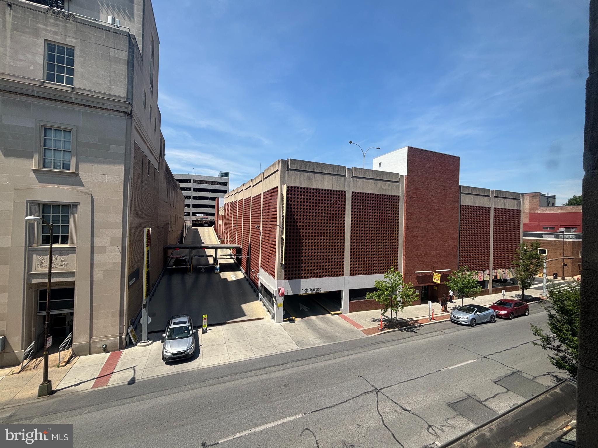 LANCASTER - Commercial Lease