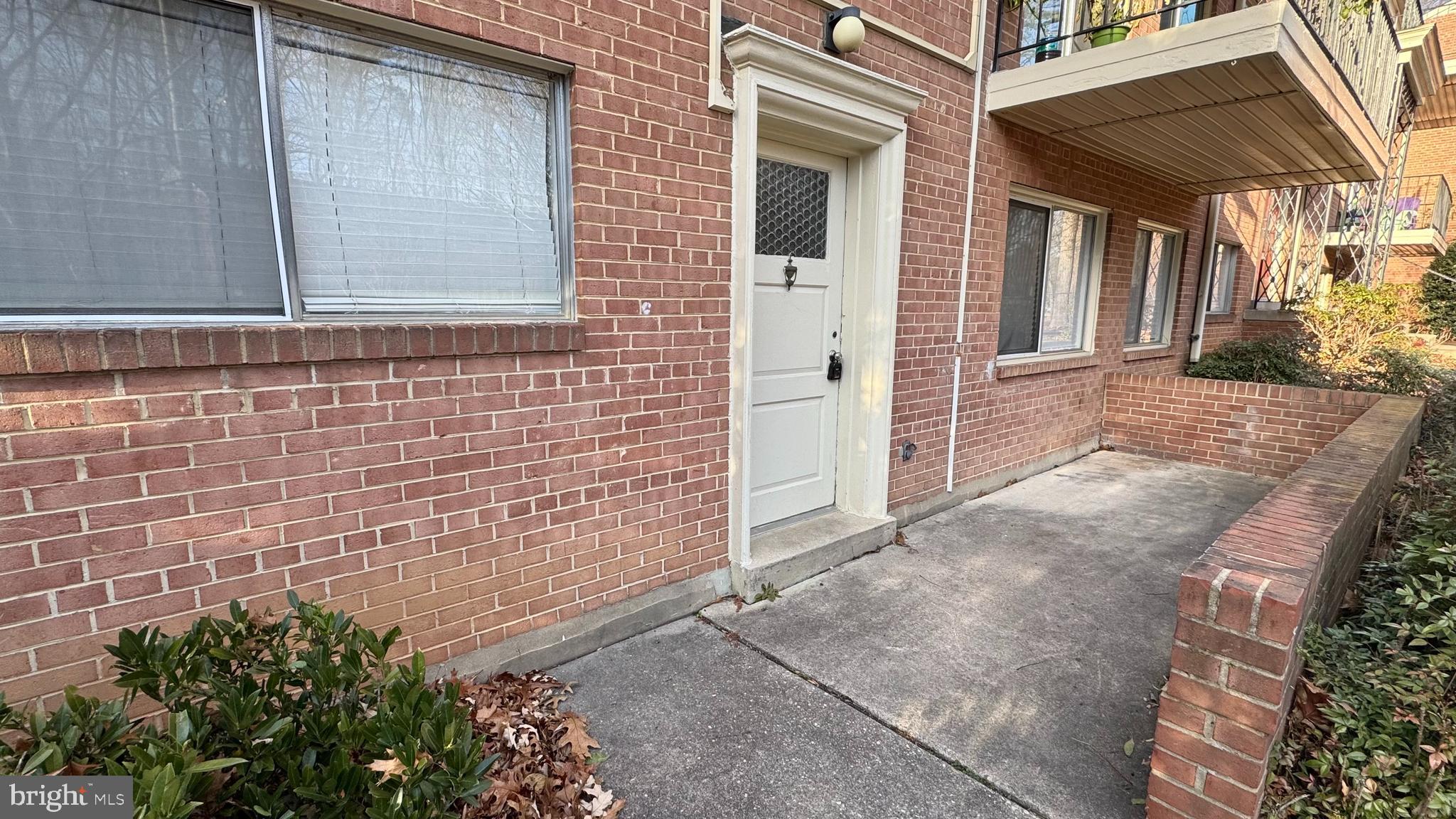 PARKSIDE CONDOMINIUMS - Residential Lease