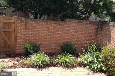 LAUREL MEWS - Residential Lease