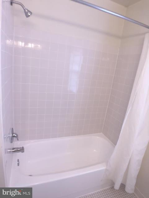 LAUREL MEWS - Residential Lease