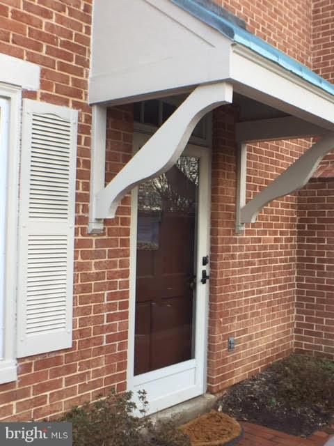 LAUREL MEWS - Residential Lease