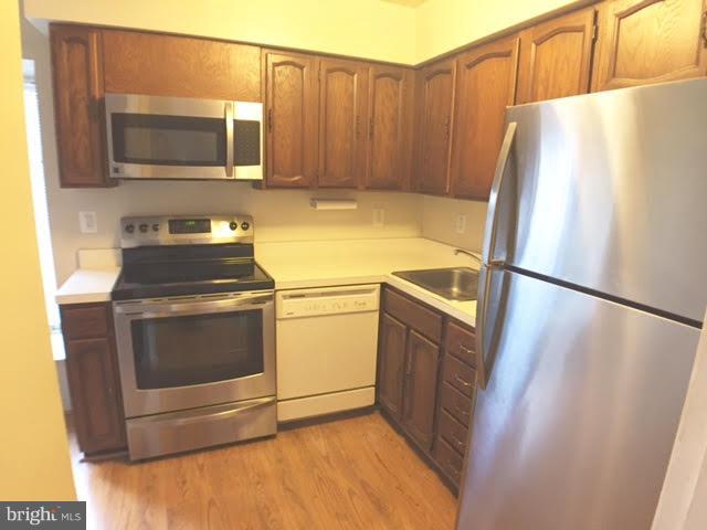 LAUREL MEWS - Residential Lease