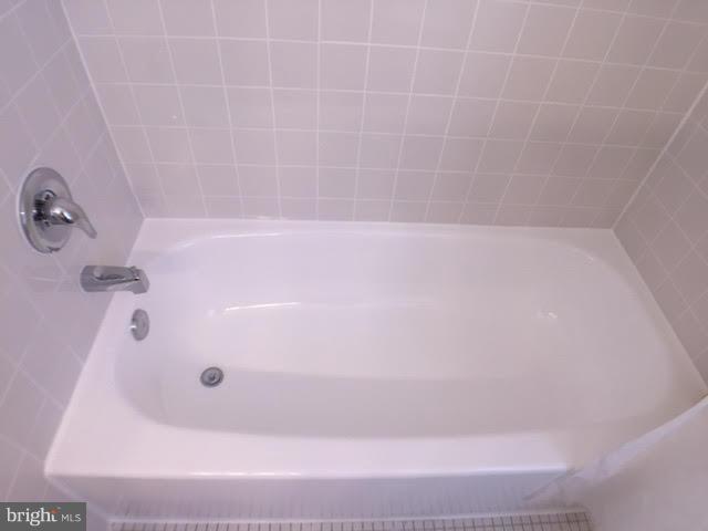 LAUREL MEWS - Residential Lease