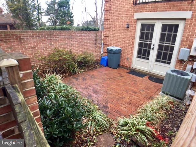 LAUREL MEWS - Residential Lease