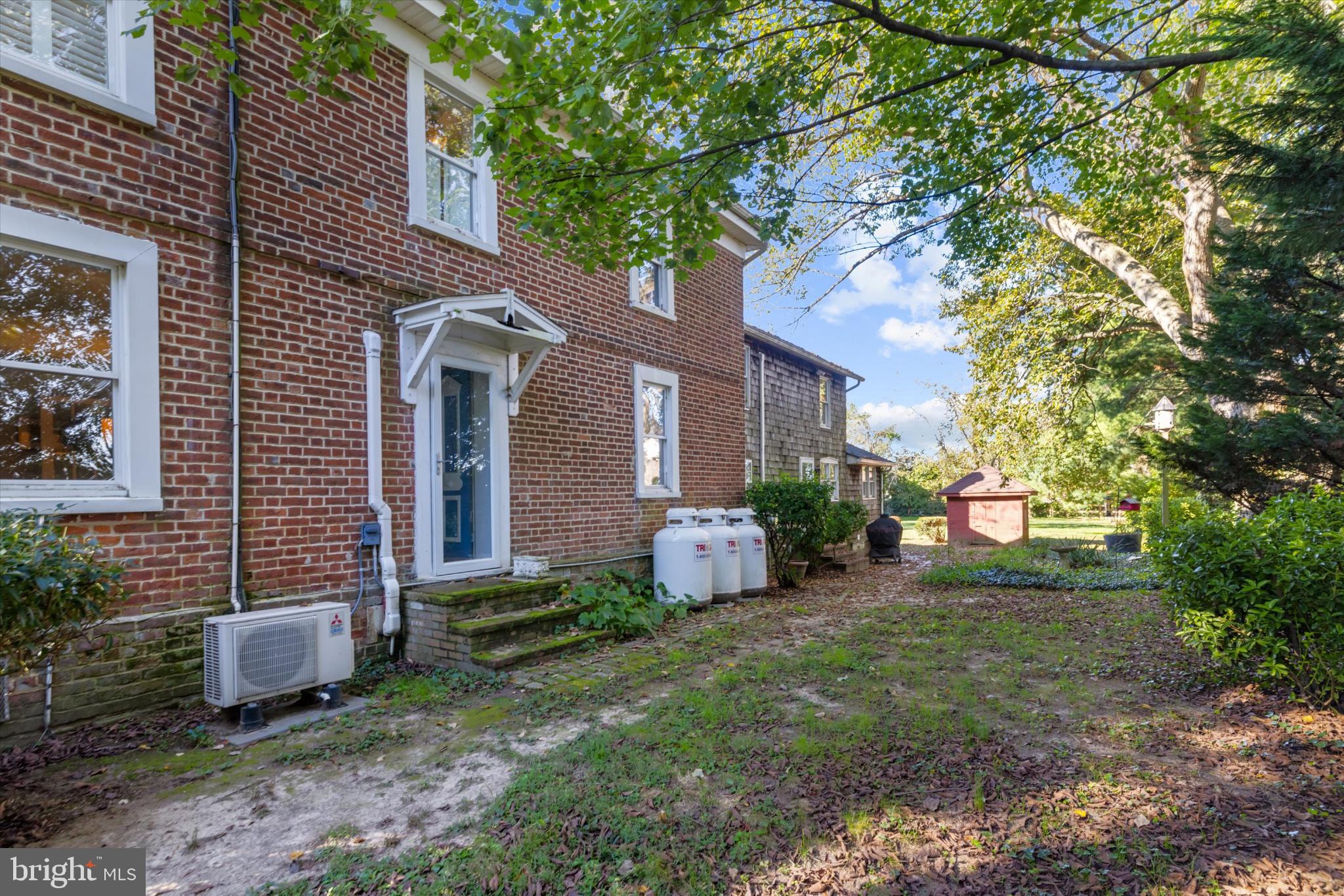 GRANNY BRANCH - Residential