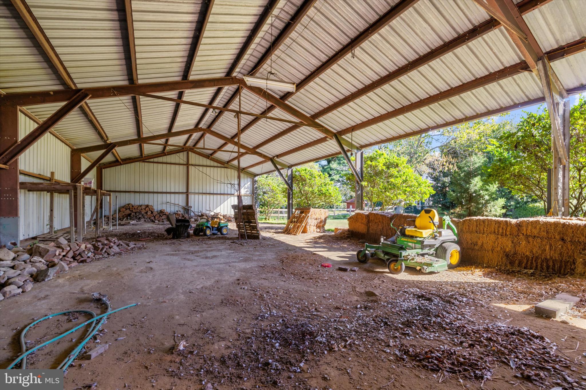 GRANNY BRANCH - Residential