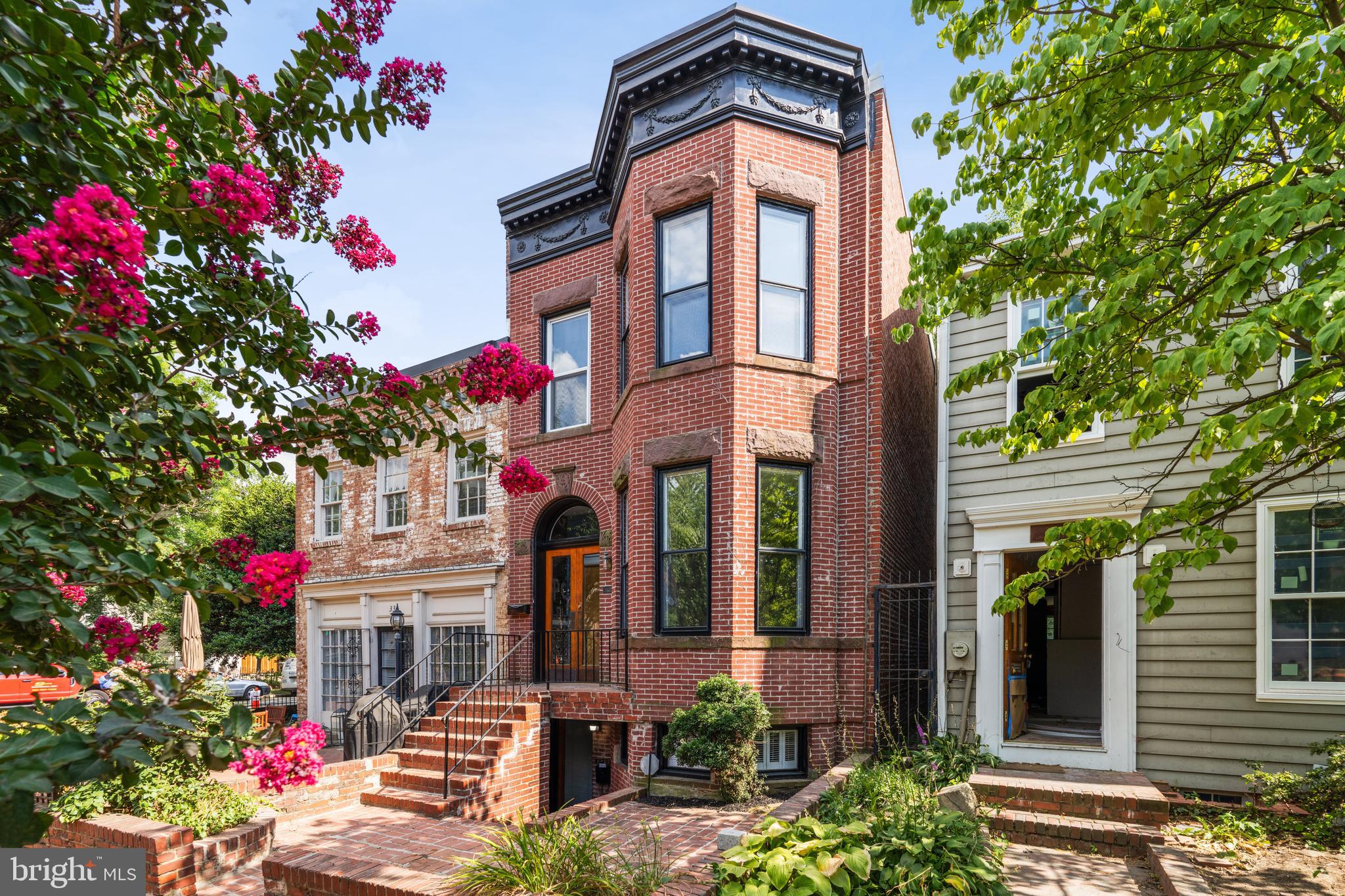 329 CONSTITUTION AVENUE NE