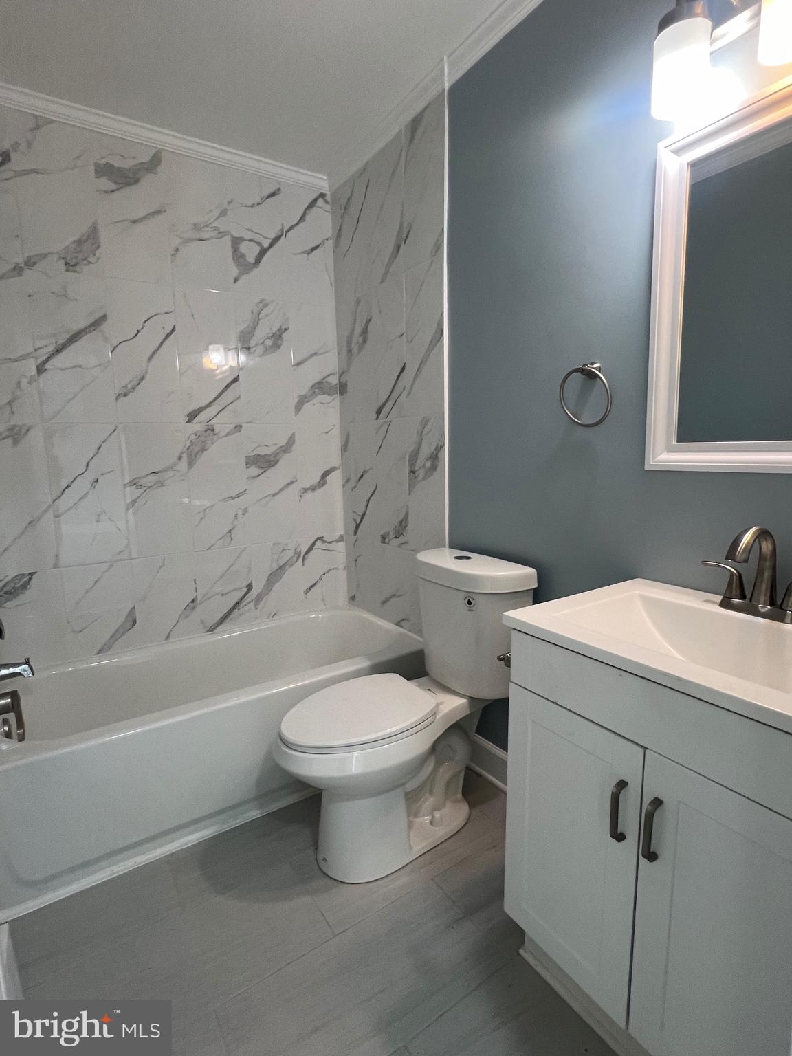 JAMES LEE CONDO - Residential