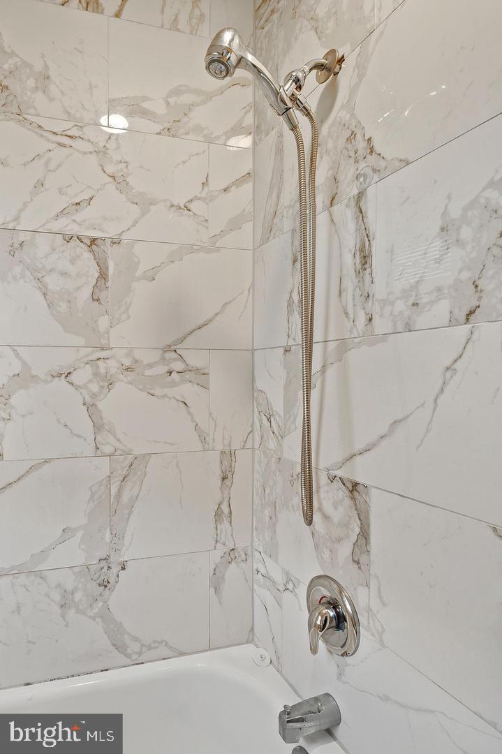 LAUREL - Residential Lease