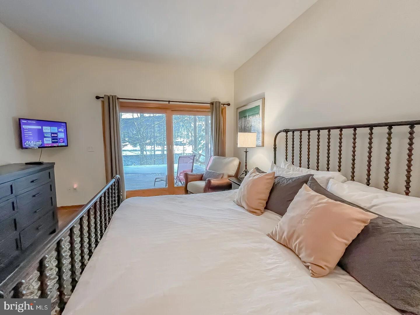 WATERSIDE AT WISP - Residential