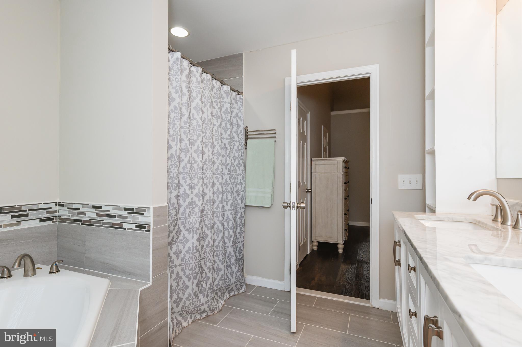 AUTUMN RUN - Residential