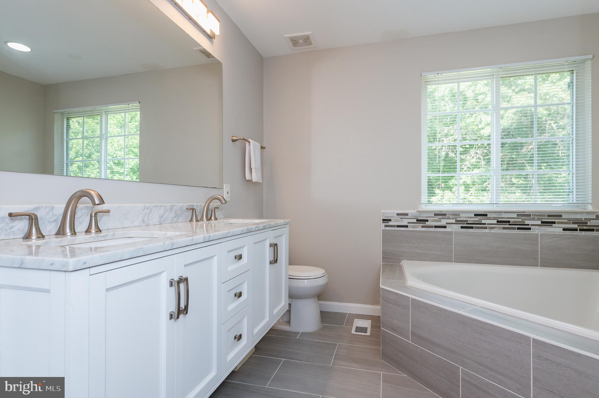 AUTUMN RUN - Residential