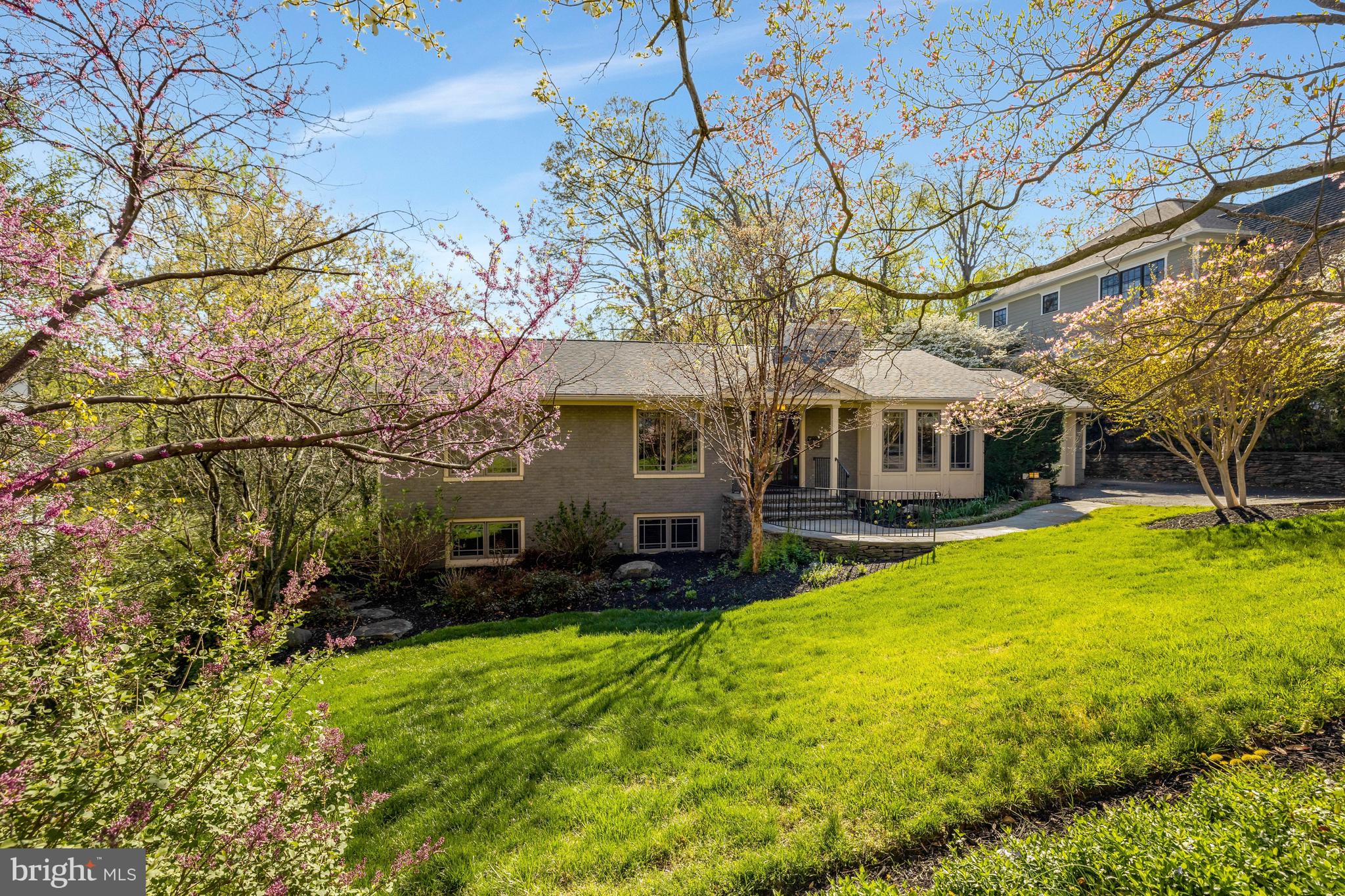 SALONA VILLAGE - Residential