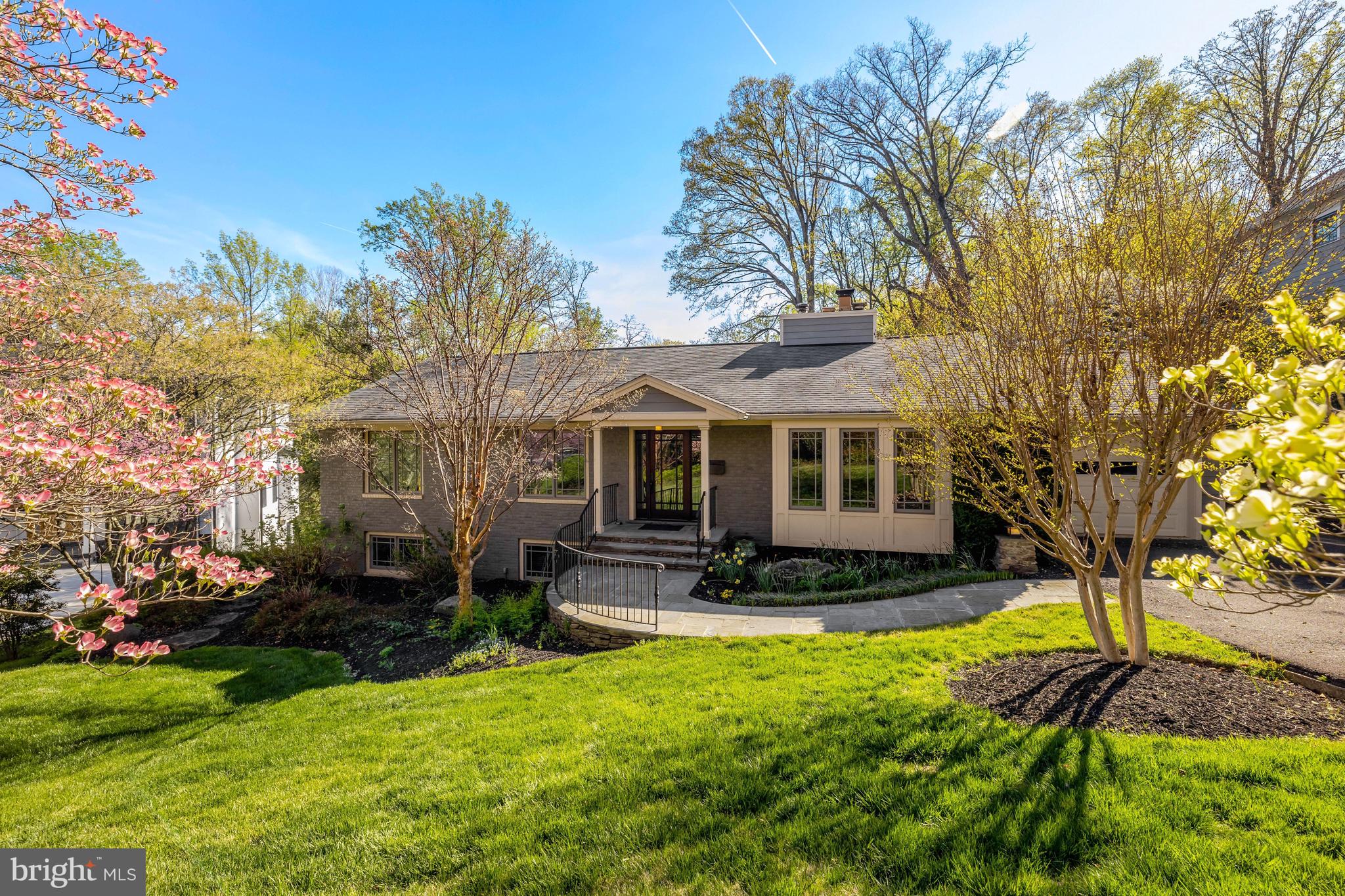 SALONA VILLAGE - Residential