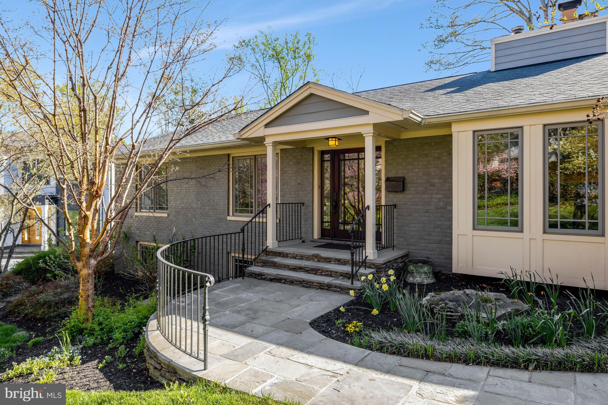 SALONA VILLAGE - Residential