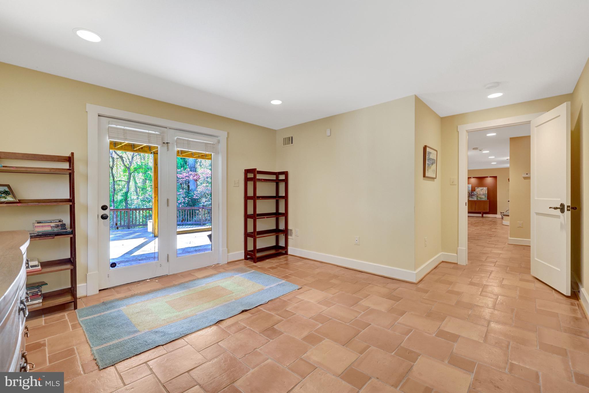 SALONA VILLAGE - Residential