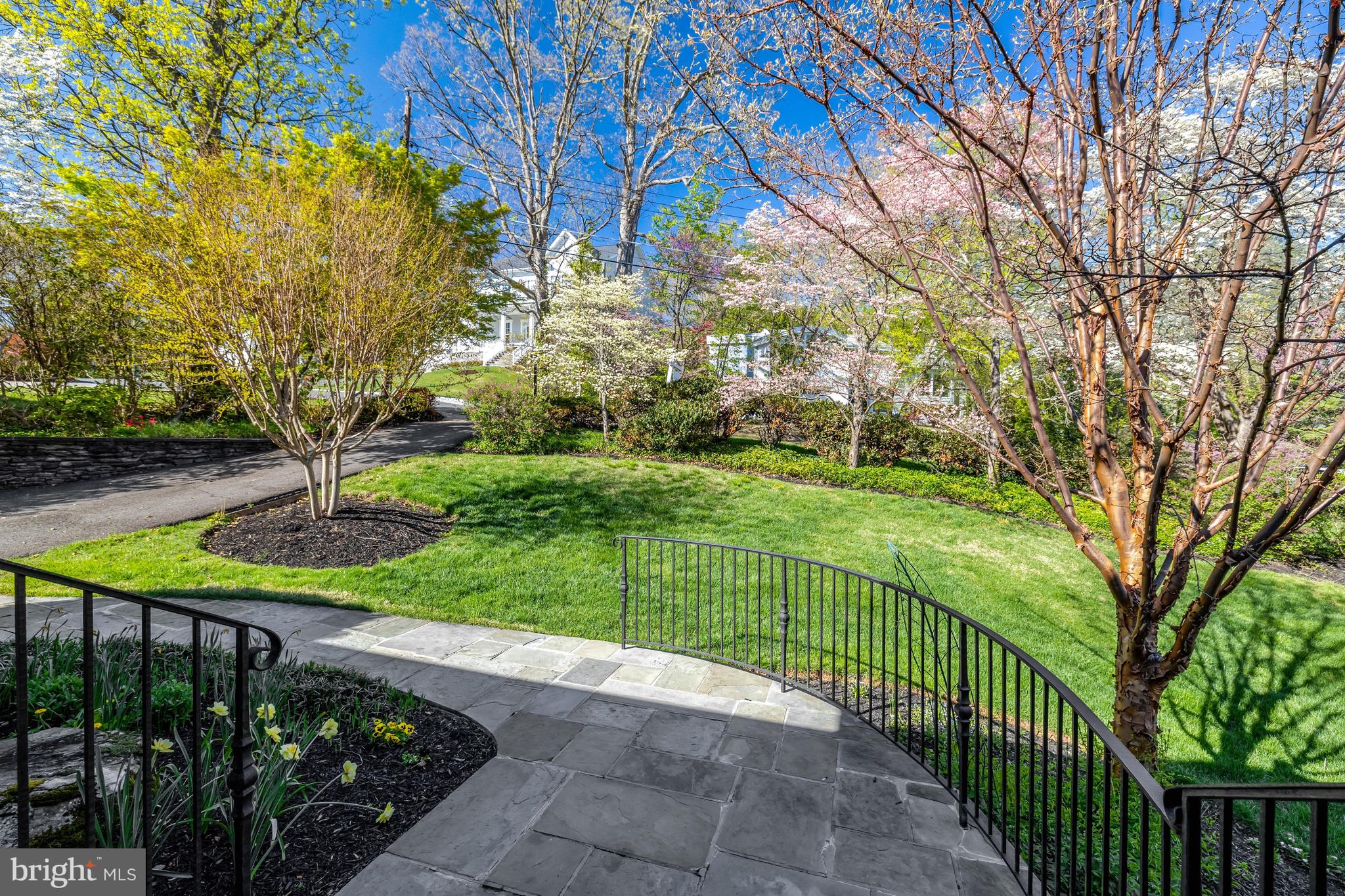 SALONA VILLAGE - Residential