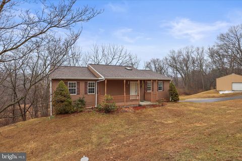 84 LAKEVIEW CIRCLE HANOVER PA 17331