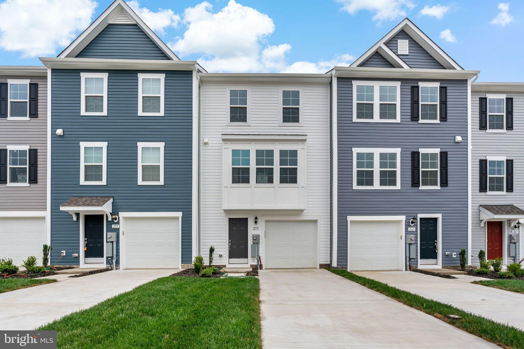 OVERLOOK AT RIVERSIDE TOWNHOMES - Residential