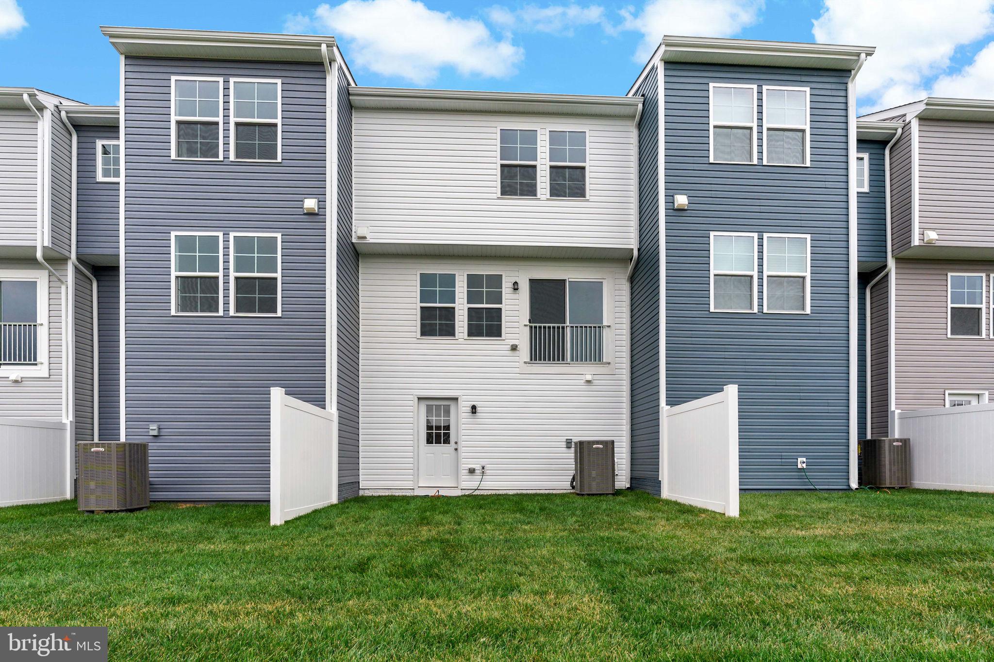 OVERLOOK AT RIVERSIDE TOWNHOMES - Residential