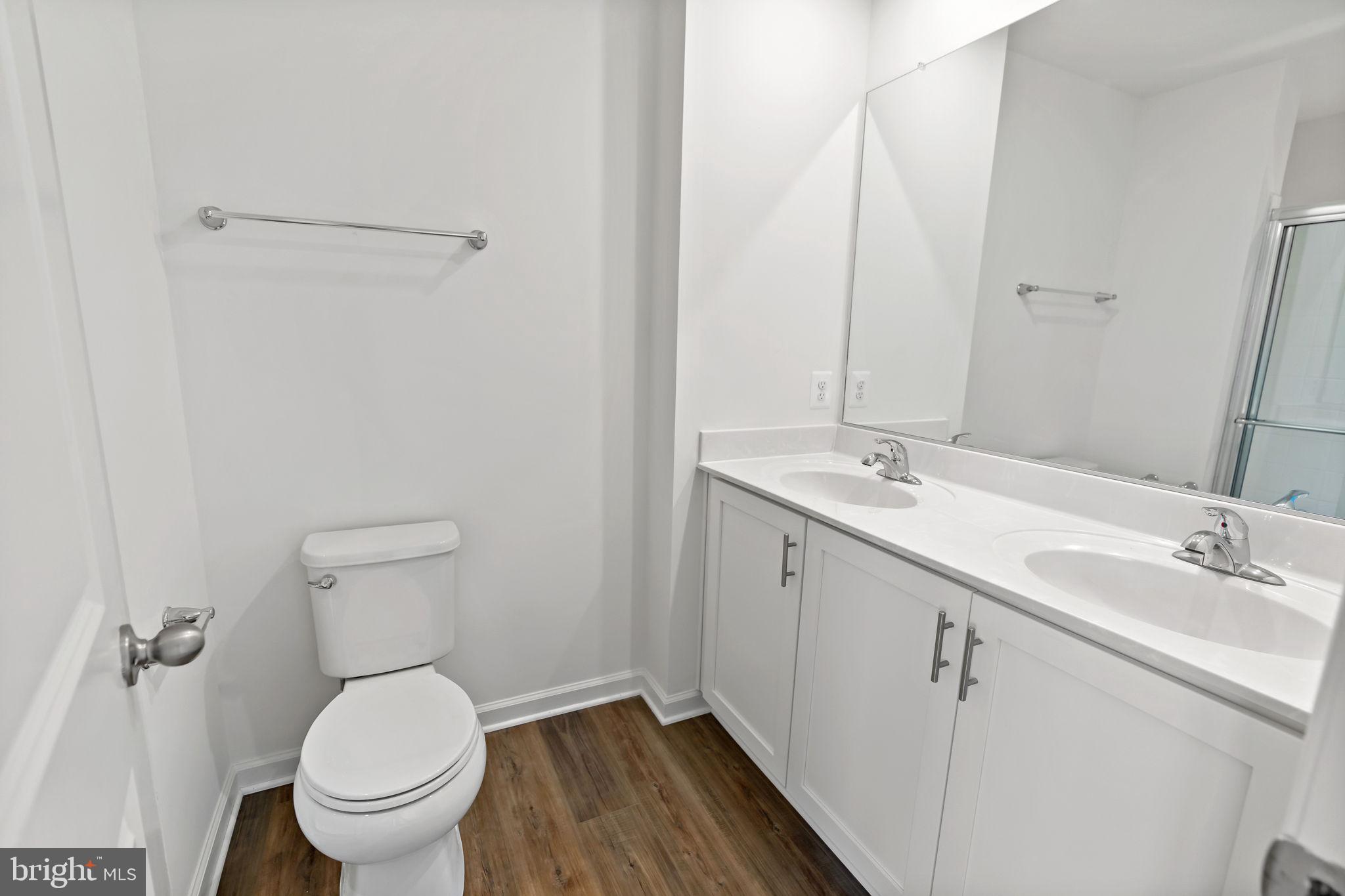 OVERLOOK AT RIVERSIDE TOWNHOMES - Residential