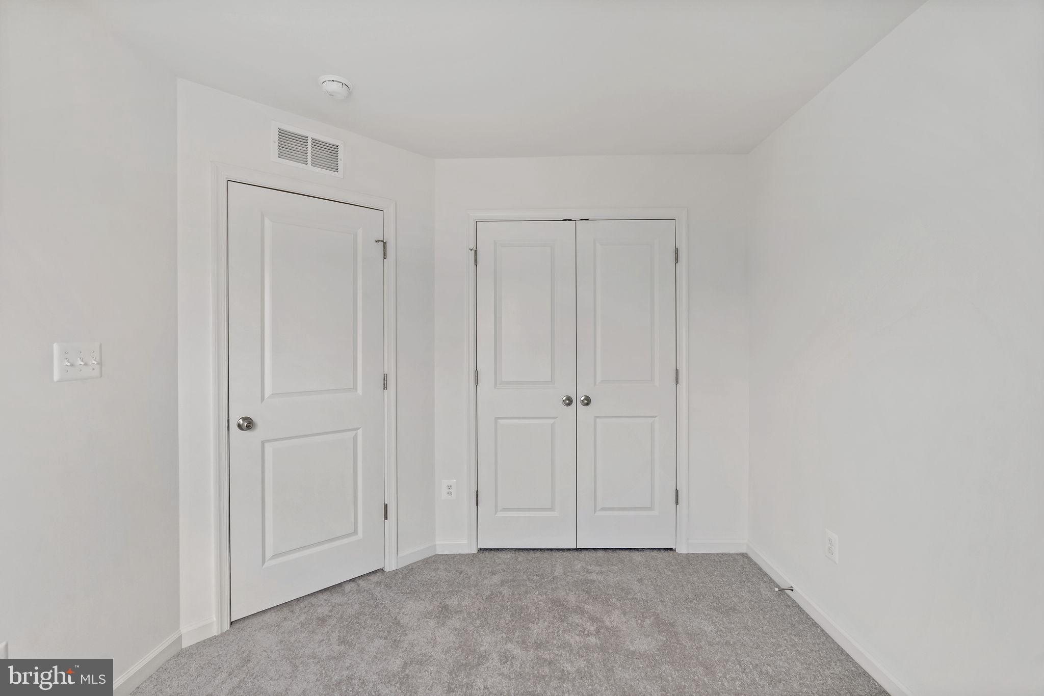 OVERLOOK AT RIVERSIDE TOWNHOMES - Residential