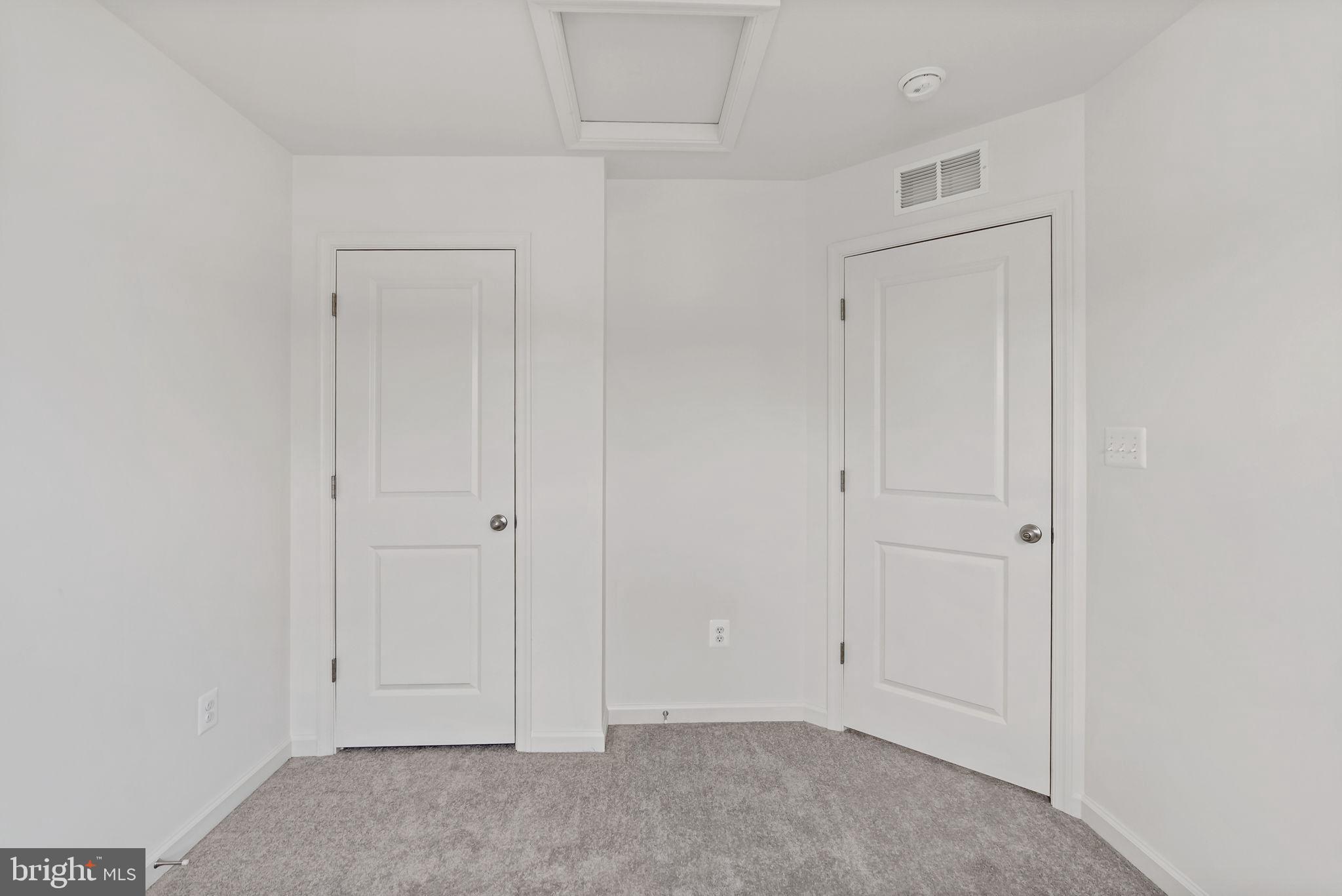 OVERLOOK AT RIVERSIDE TOWNHOMES - Residential