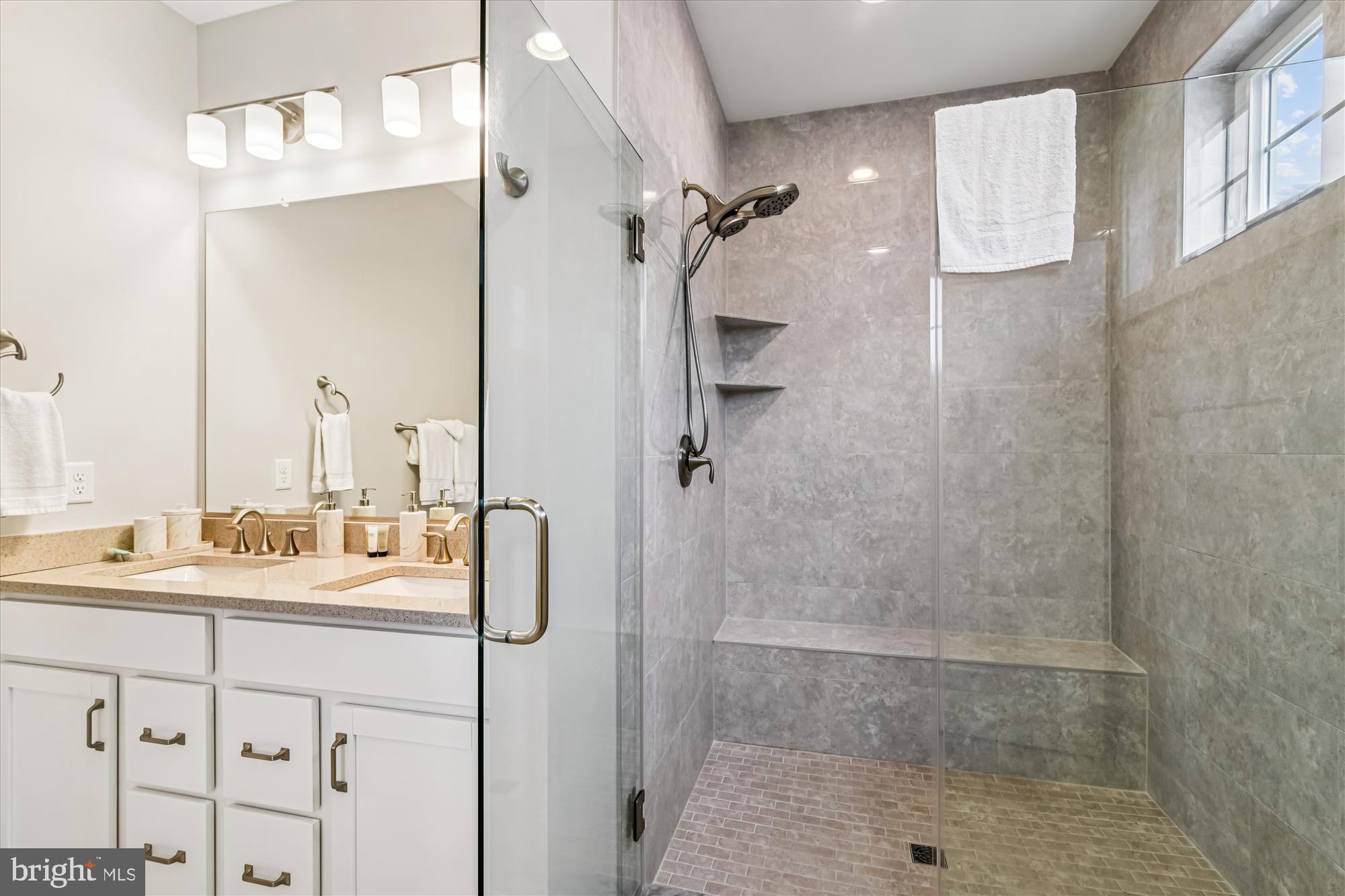 VERANDAH BAY - Residential