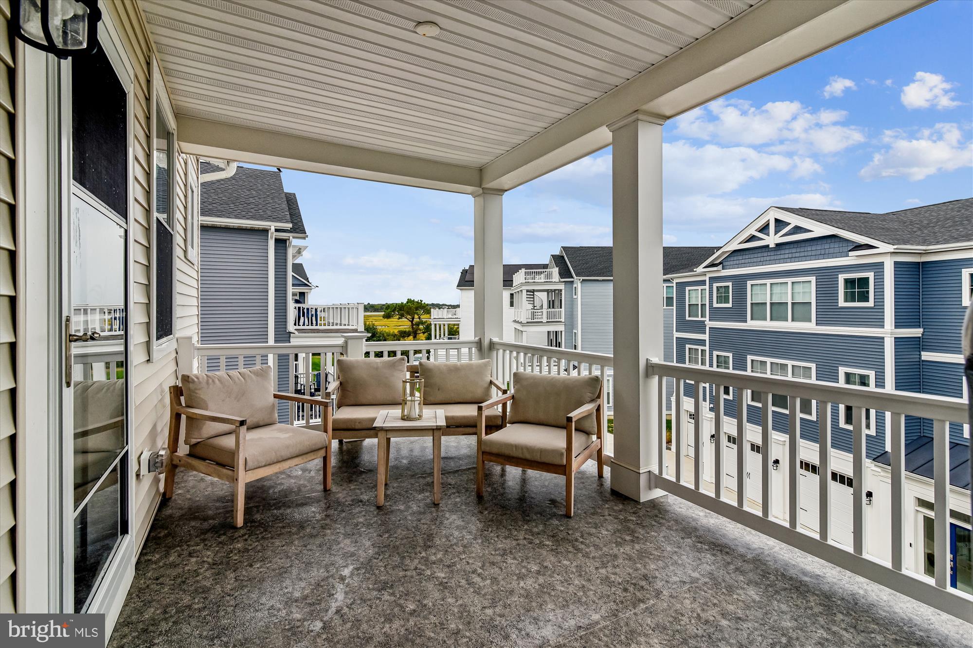 VERANDAH BAY - Residential