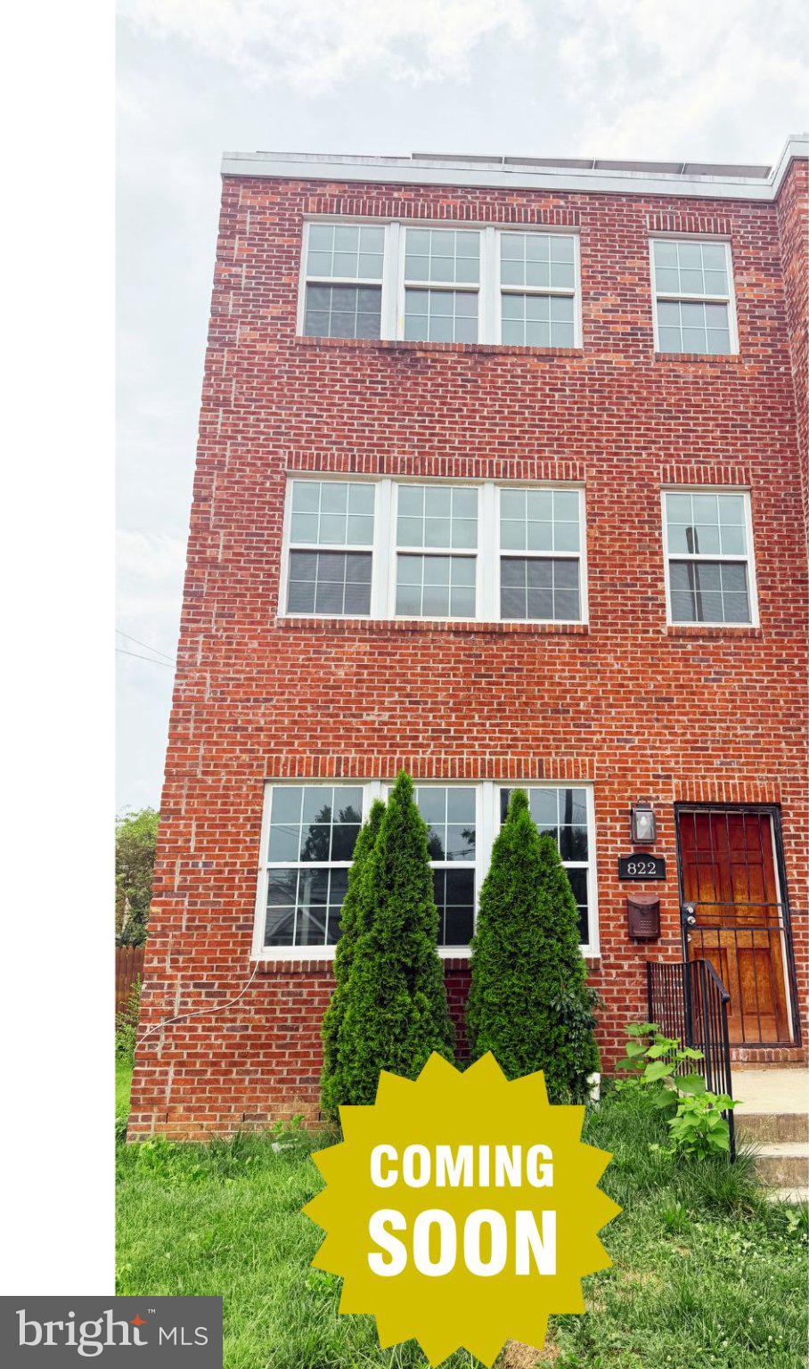 Photo of 822 Eastern Avenue NE, WASHINGTON, DC 20019 (MLS # DCDC2274108)