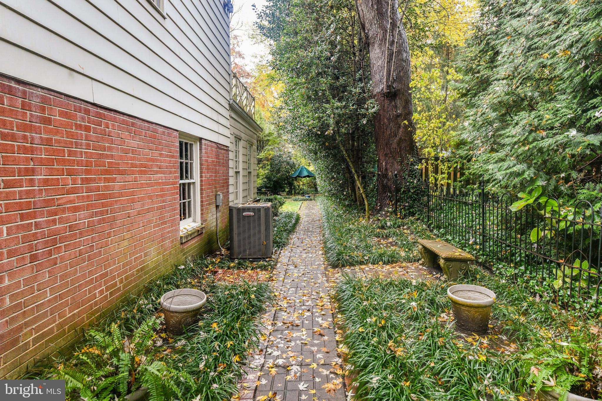 CHAIN BRIDGE FOREST - Residential