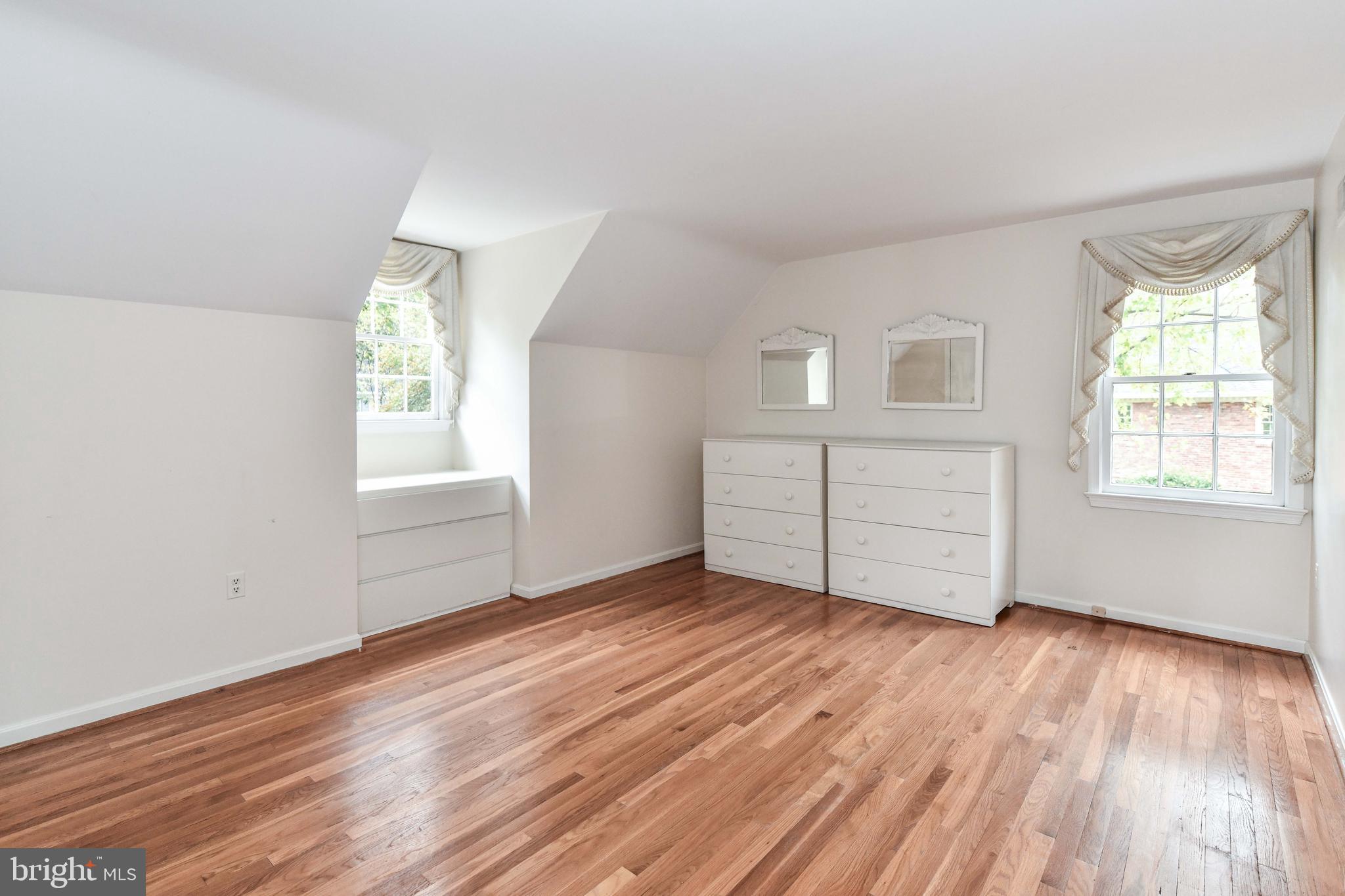 CHAIN BRIDGE FOREST - Residential