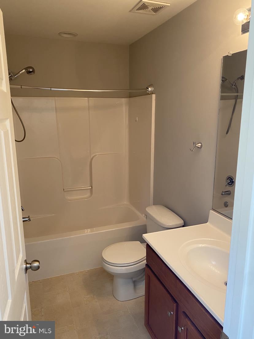 FAIRWAYS EAST - Residential Lease