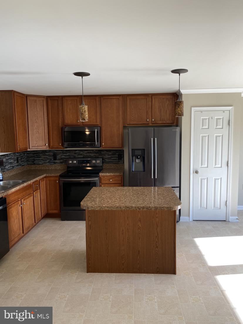 FAIRWAYS EAST - Residential Lease