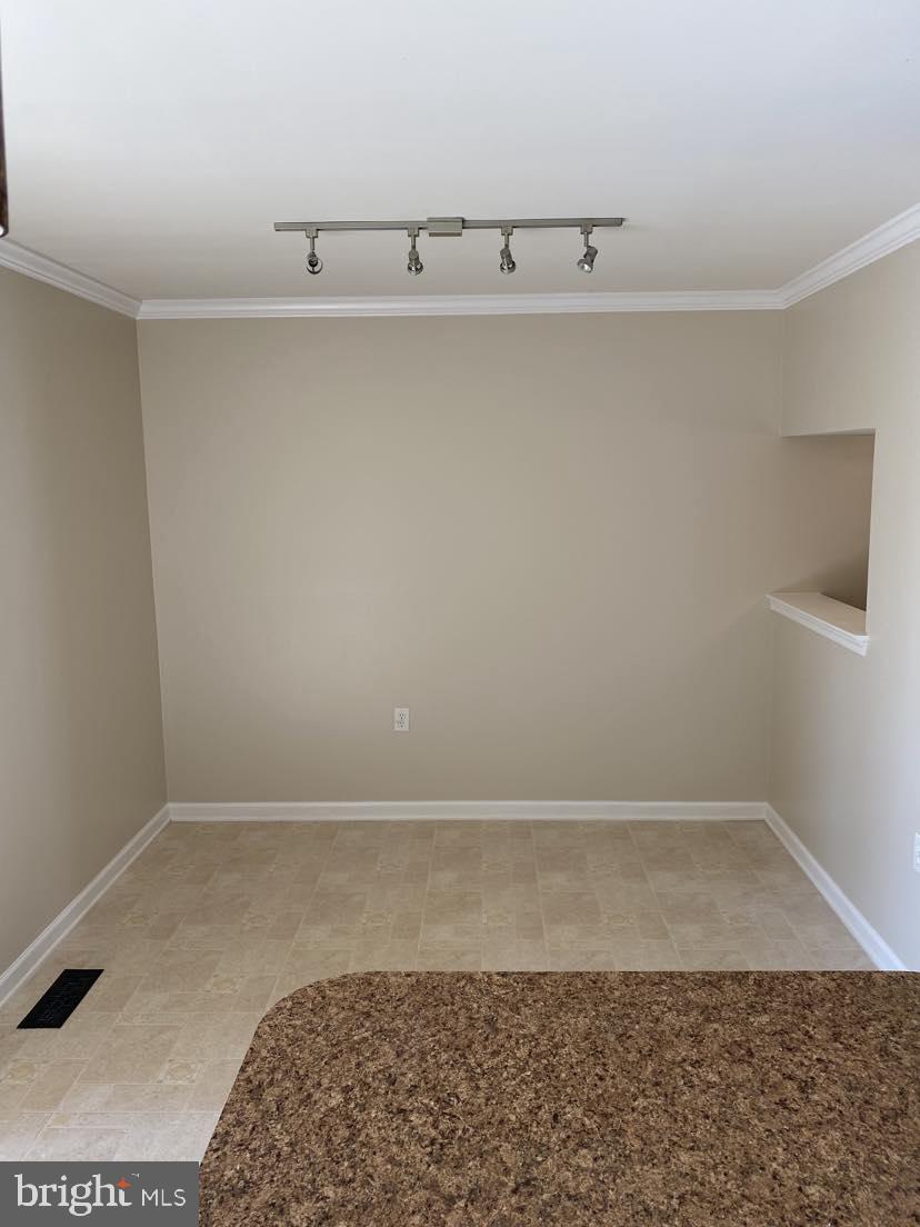 FAIRWAYS EAST - Residential Lease