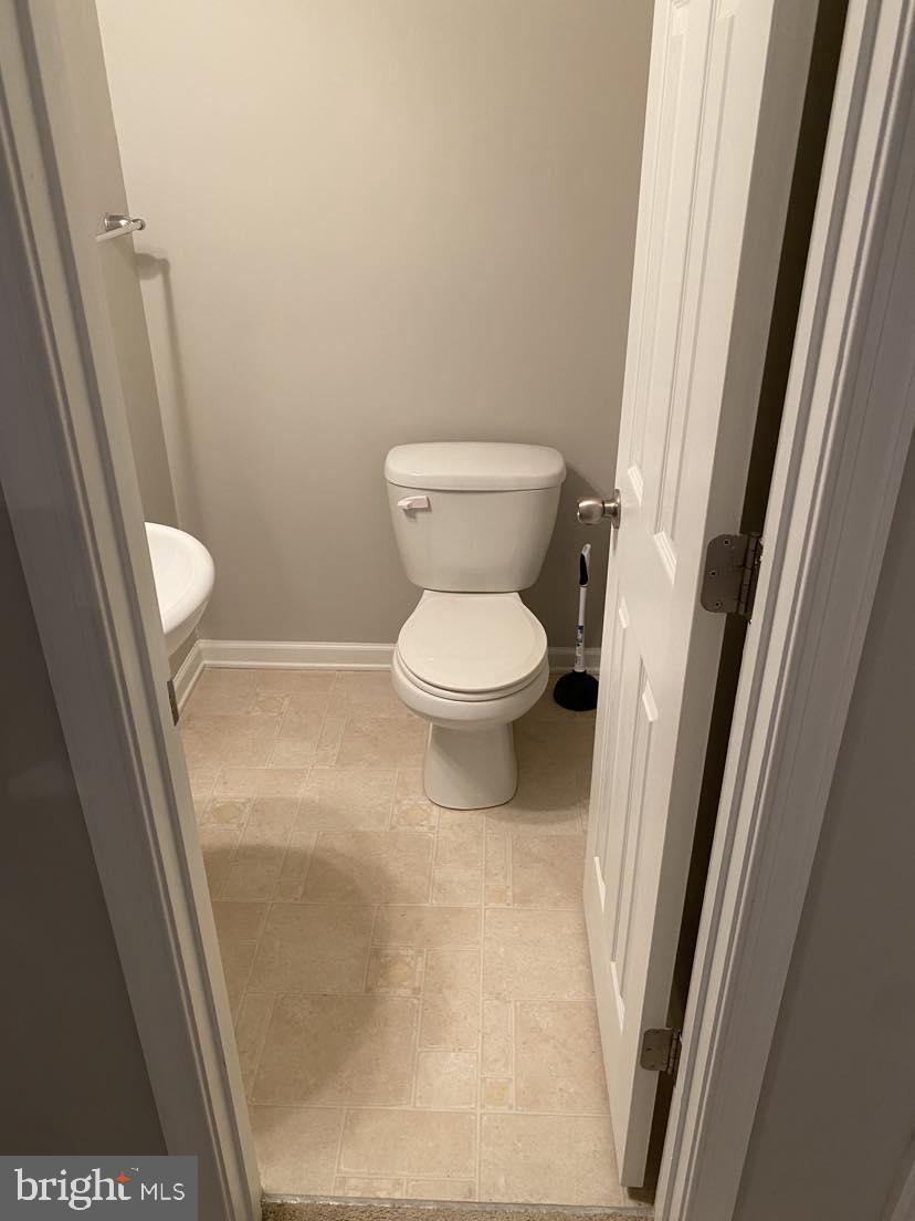 FAIRWAYS EAST - Residential Lease